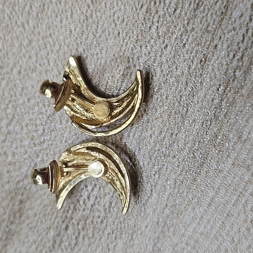 Vintage Celestial Moon🌙 Gold Tone And Rhinestone Clip On Earrings - Picture 4 of 4